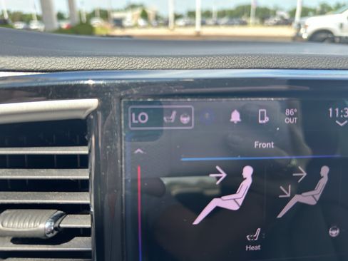 Used 2024 Chrysler Pacifica Touring-L FWD image 21