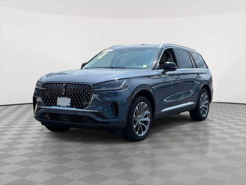 Used 2025 Lincoln Aviator AWD w/ Equipment Group 101A image 2