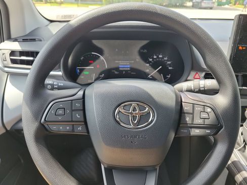New 2026 Toyota Sienna LE FWD image 8
