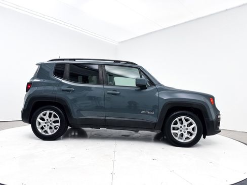 Used 2018 Jeep Renegade Latitude w/ UConnect 8.4 Nav Group image 37
