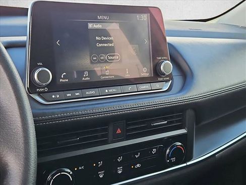 Used 2024 Nissan Rogue S image 14