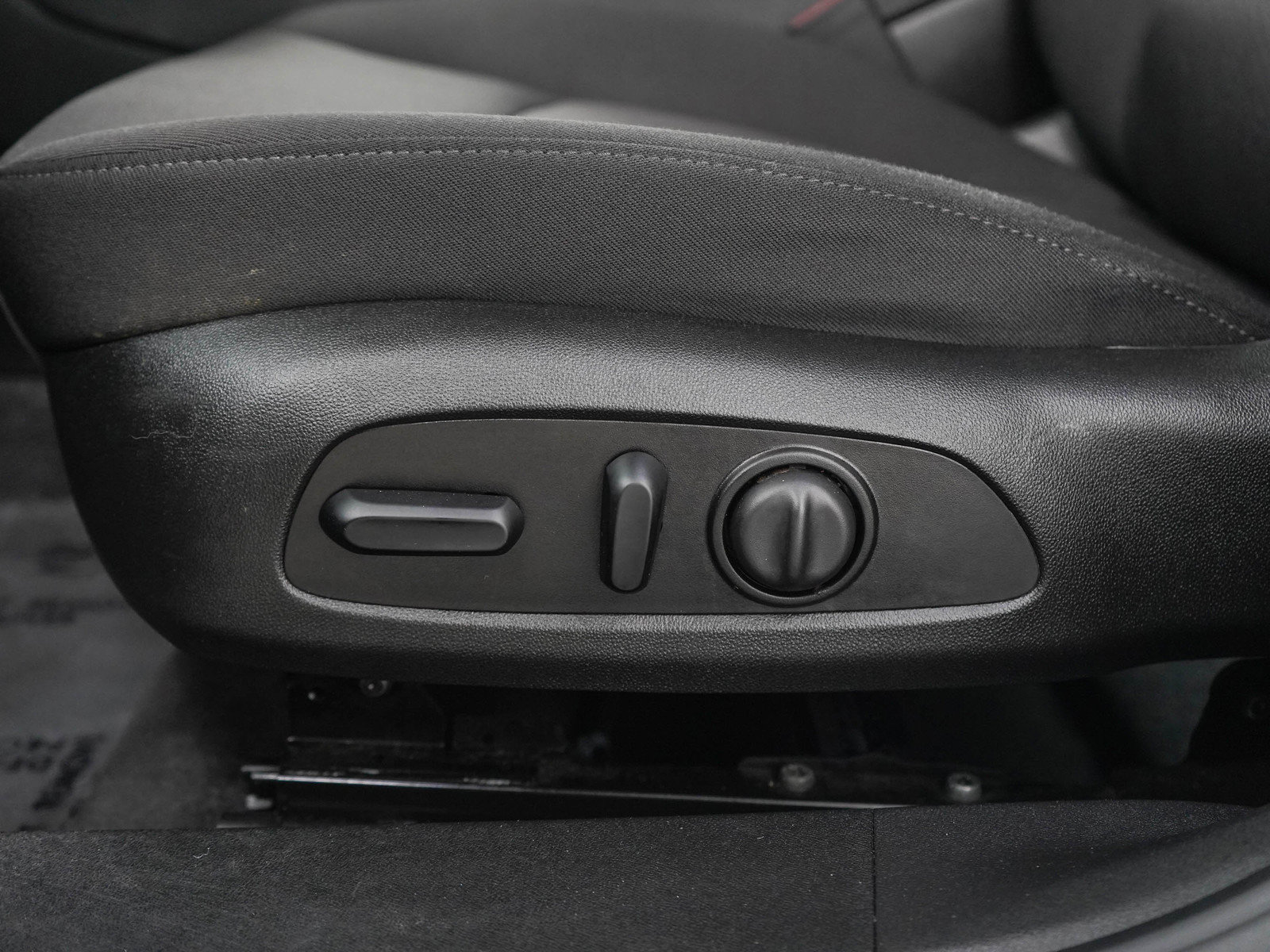 Used 2019 Chevrolet Malibu Hybrid FWD image 25
