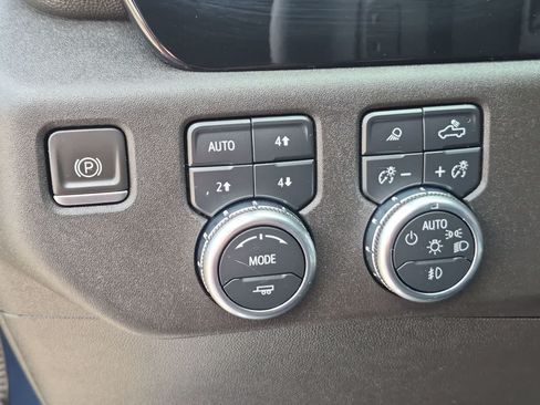 Used 2022 GMC Sierra 1500 SLT AWD/4WD image 18