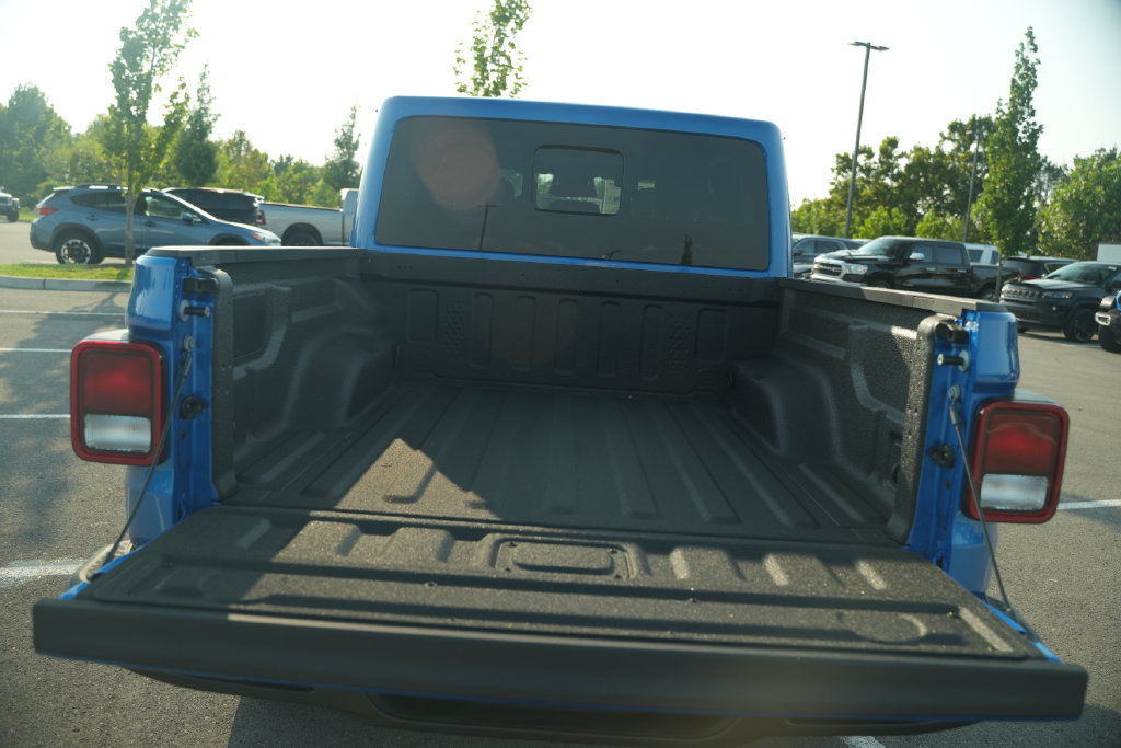 New 2026 Jeep Gladiator Sport AWD/4WD image 15