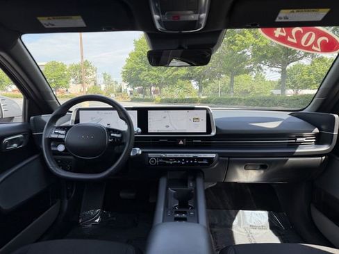 Used 2024 Hyundai Ioniq 6 SE RWD image 31
