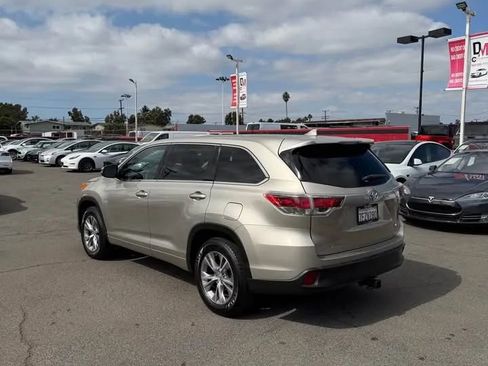 Used 2014 Toyota Highlander LE image 5