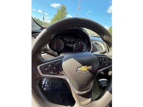Used 2022 Chevrolet Malibu LT FWD image 15