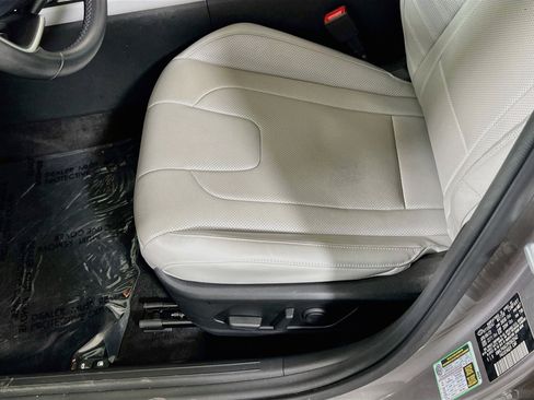 Used 2023 Hyundai Elantra Limited FWD image 20
