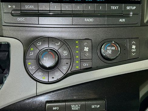 Used 2011 Toyota Sienna LE FWD image 13