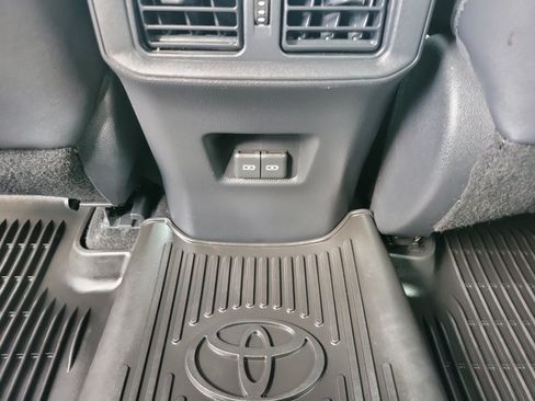Used 2022 Toyota RAV4 XLE Premium FWD image 11