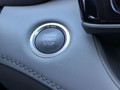 Used 2024 Toyota Highlander XLE image 30