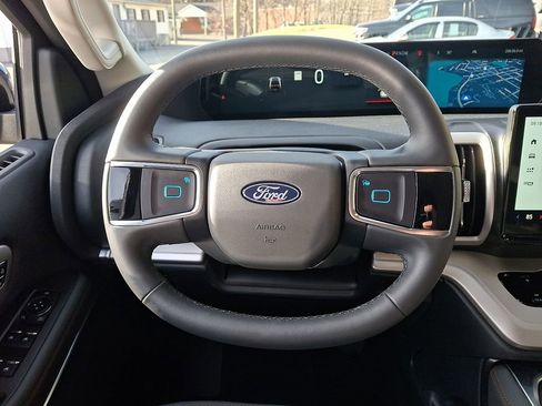Used 2025 Ford Expedition Active AWD/4WD image 19