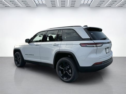 New 2024 Jeep Grand Cherokee Limited w/ Black Appearance Package image 5