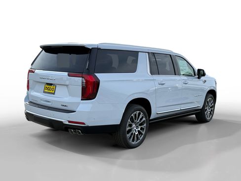 New 2026 GMC Yukon XL Denali w/ Denali Reserve Package image 5