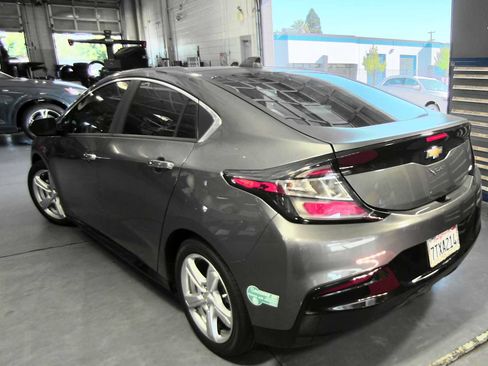 Used 2017 Chevrolet Volt LT FWD image 2