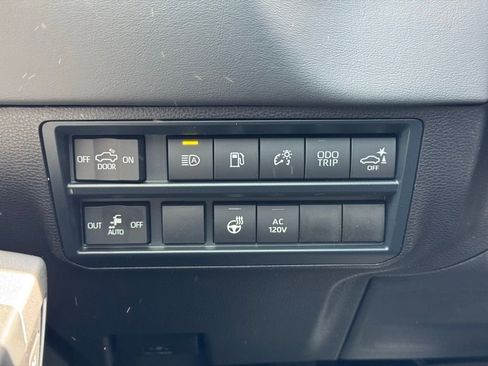 New 2025 Toyota Tundra Platinum AWD/4WD image 17