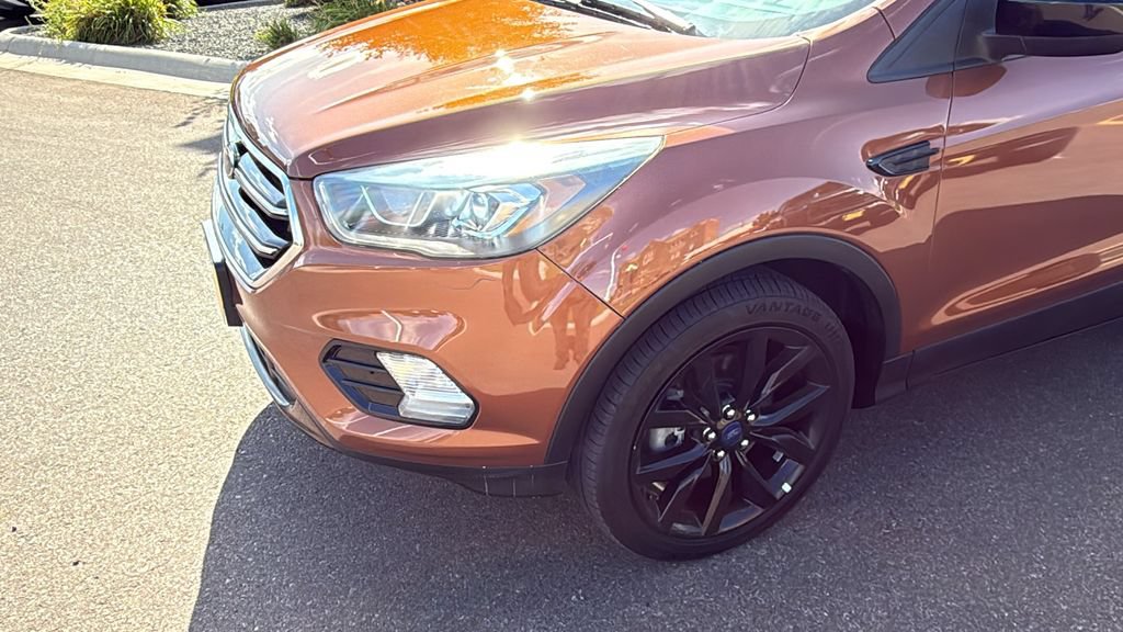 Used 2017 Ford Escape SE w/ SE Sport Appearance Package AWD/4WD image 9