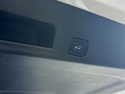 Used 2025 Buick Enclave Preferred image 31