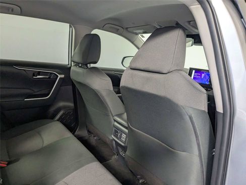 Used 2025 Toyota RAV4 XLE FWD image 29