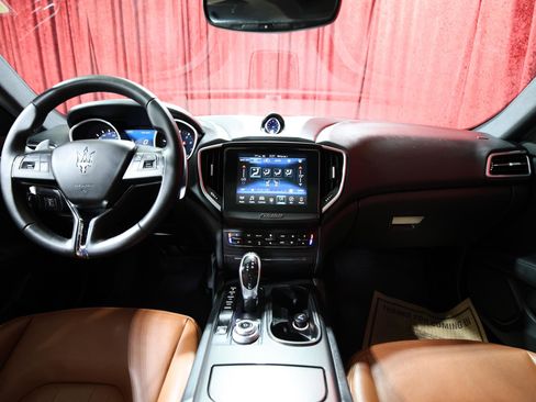 Used 2018 Maserati Ghibli RWD image 15