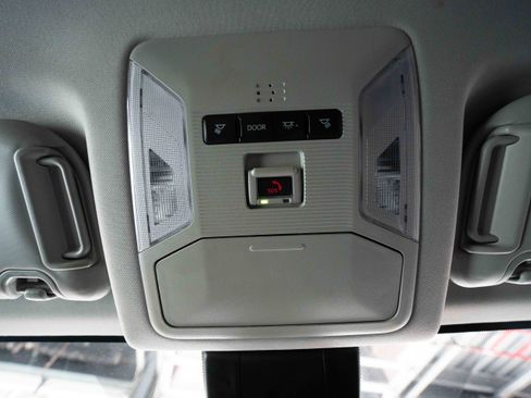 Used 2025 Toyota RAV4 XLE AWD/4WD image 18