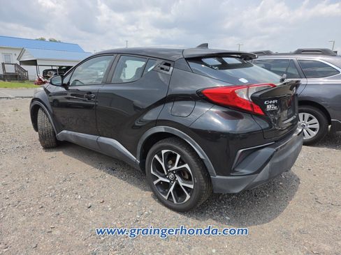 Used 2018 Toyota C-HR XLE FWD image 10