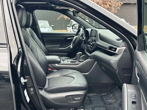 Used 2022 Toyota Highlander XSE image 28