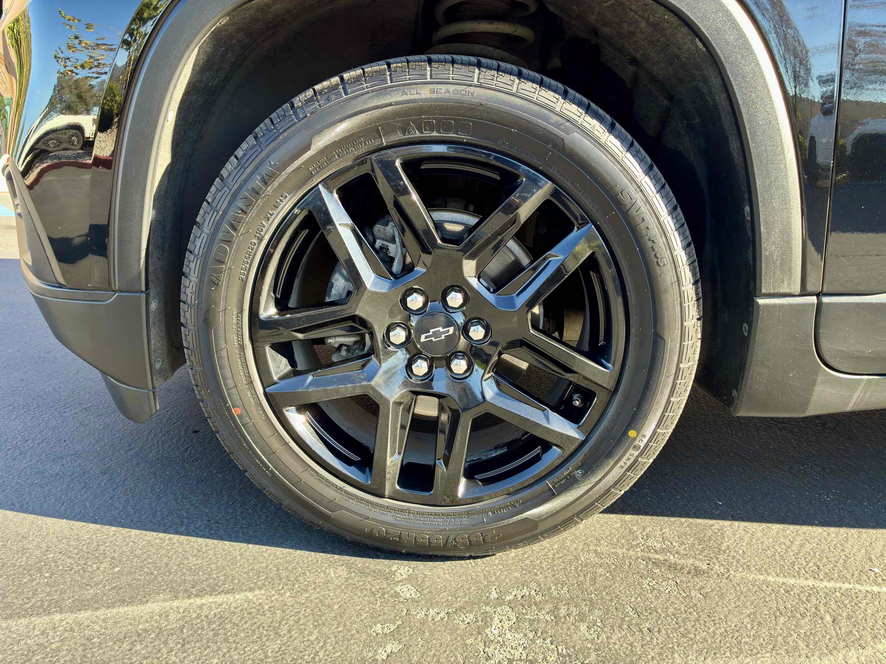 Used 2021 Chevrolet Traverse LS w/ LPO, Black Accent Package FWD image 11