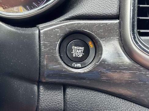 Used 2018 Jeep Grand Cherokee Laredo AWD/4WD image 28