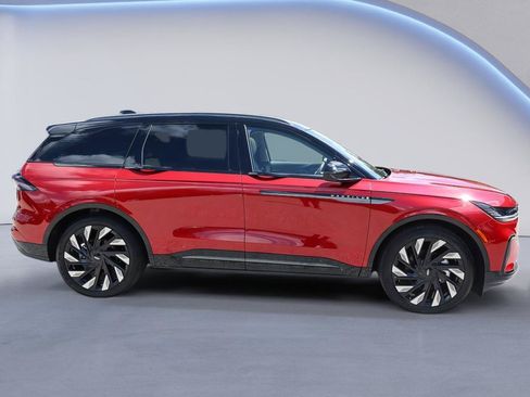Certified 2025 Lincoln Nautilus Reserve AWD/4WD image 8