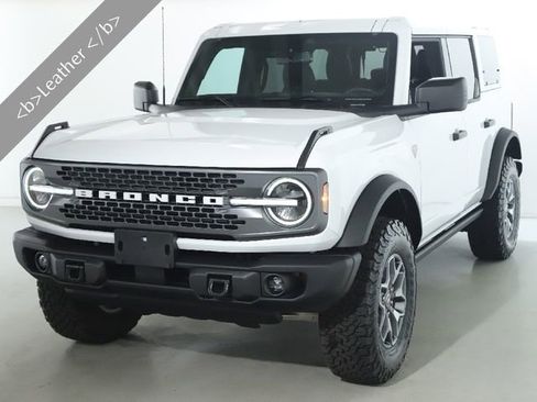 Used 2025 Ford Bronco Badlands image 3