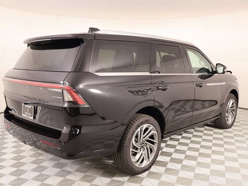 New 2025 Lincoln Navigator Reserve AWD/4WD image 23