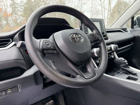 Used 2019 Toyota RAV4 LE image 18