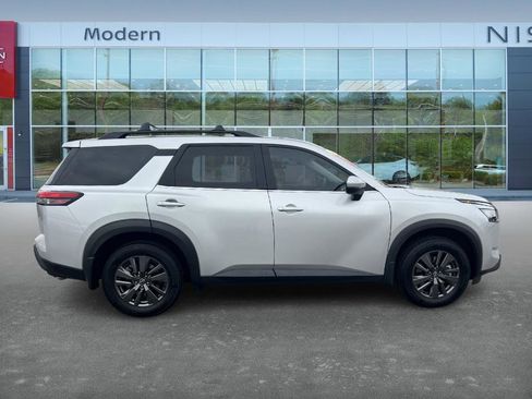 Certified 2022 Nissan Pathfinder SV image 4