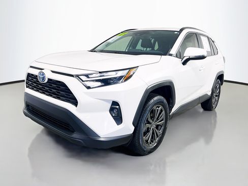 Used 2022 Toyota RAV4 XLE Premium AWD/4WD image 10