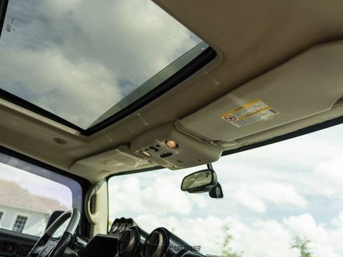 Used 2004 HUMMER H2 w/ Preferred Equipment Group image 61