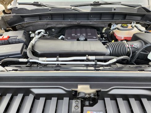 Used 2022 GMC Sierra 1500 Elevation w/ LPO, Elevation Black Package image 17