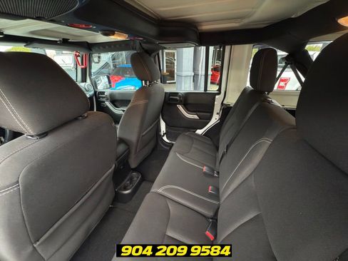 Used 2017 Jeep Wrangler Unlimited Sahara w/ Max Tow Package AWD/4WD image 33