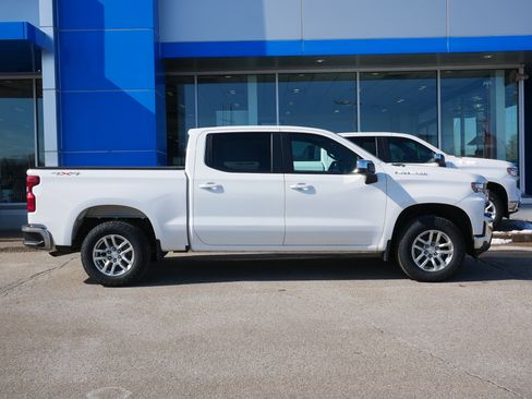 Used 2022 Chevrolet Silverado 1500 LT AWD/4WD image 2