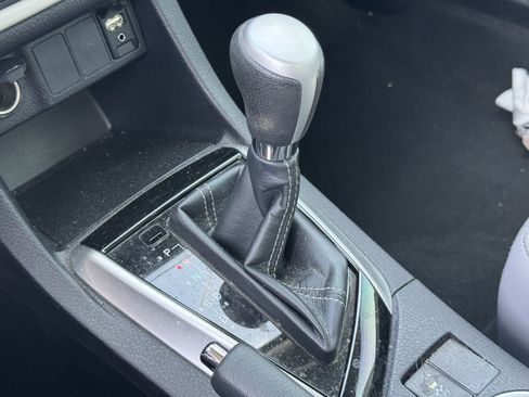 Used 2019 Toyota Corolla LE image 11