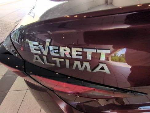 Used 2024 Nissan Altima 2.5 SV FWD image 31