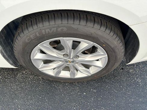 Used 2024 Chevrolet Malibu LT FWD image 9