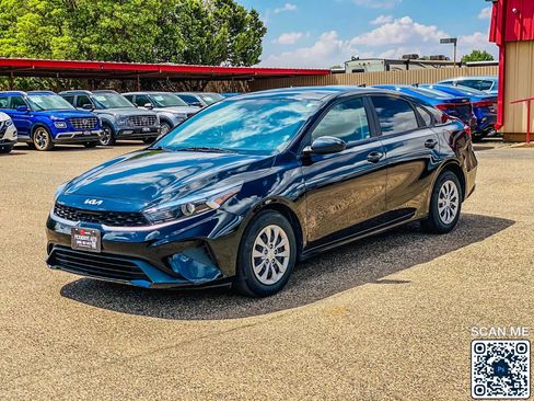 Used 2023 Kia Forte LX FWD image 4
