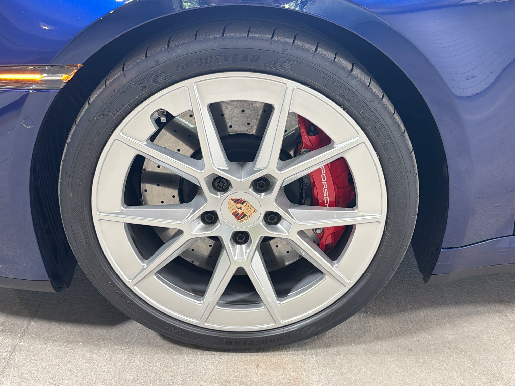 Certified 2026 Porsche 911 Targa 4 GTS AWD/4WD image 40