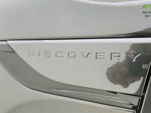 Used 2024 Land Rover Discovery Metropolitan Edition AWD/4WD image 18