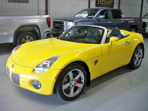 Used 2007 Pontiac Solstice Convertible w/ Premium Package image 4