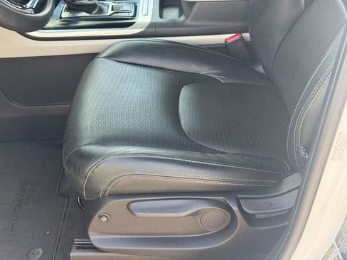 Used 2022 Kia Carnival LX FWD image 18