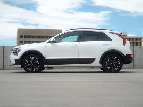 Used 2023 Kia Niro Wind FWD image 12