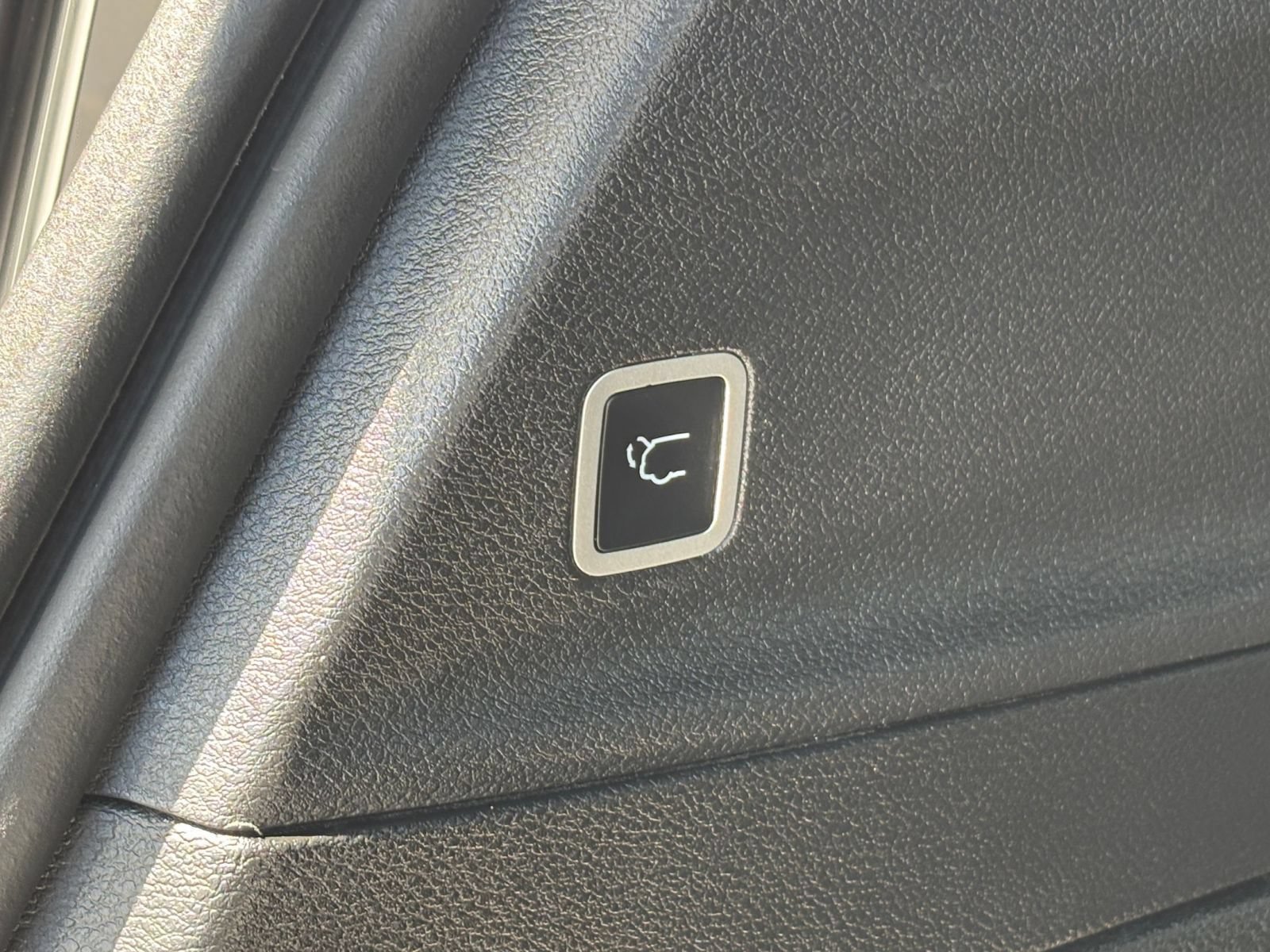 Used 2025 Chrysler Pacifica Limited FWD image 24