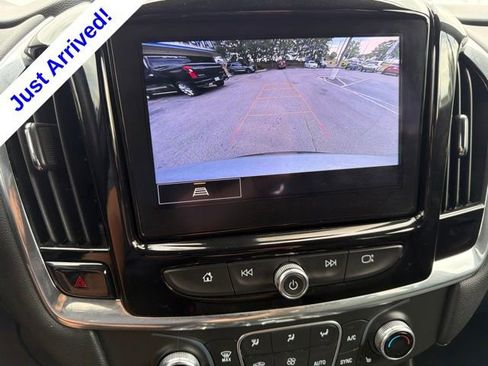 Used 2022 Chevrolet Traverse LT FWD image 15